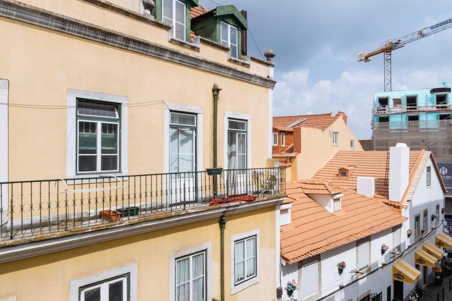 Hidden Gem Rustic Modern 2 Bedroom Flat * Lissabon