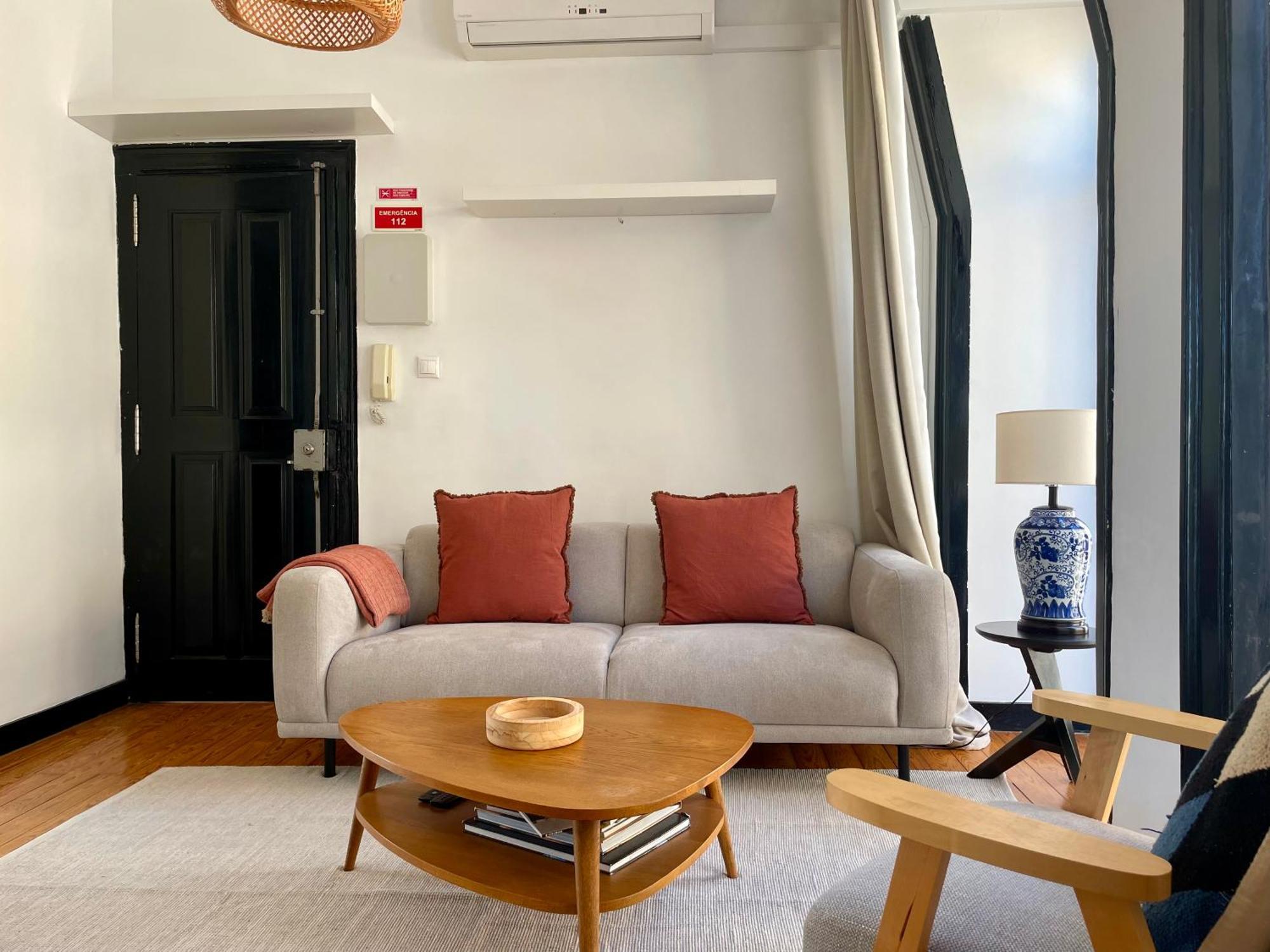 Hidden Gem Rustic Modern 2 Bedroom Flat Lissabon