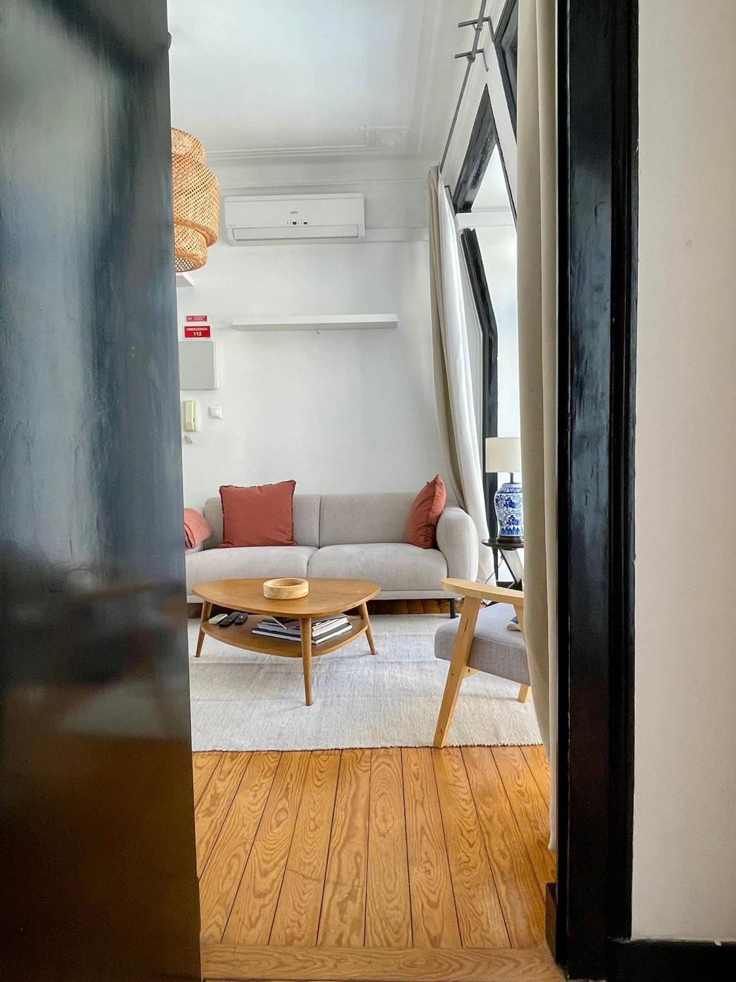 Hidden Gem Rustic Modern 2 Bedroom Flat * Lissabon